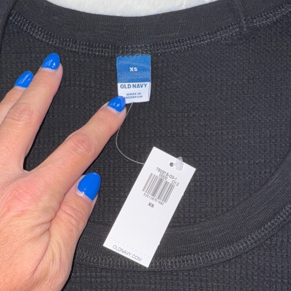 π π Womenβs Old Navy Black Waffle Long Sleeve Scoop Neck Top β Size XS - Picture 4 of 7
